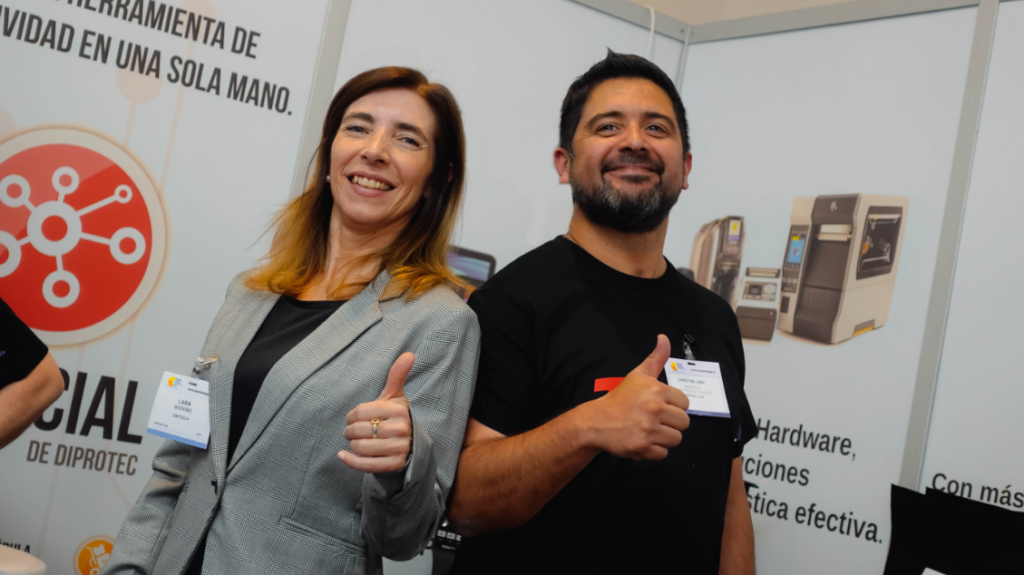 Christian Jara de Diprotec con Lara Sedeño de Unitech LATAM.